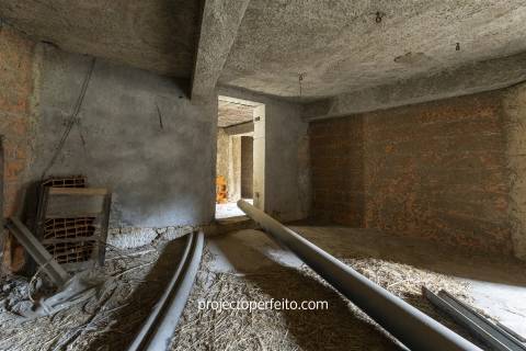 Armazém  Venda em Macieira de Cambra,Vale de Cambra