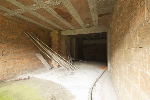 Armazém  Venda em Macieira de Cambra,Vale de Cambra