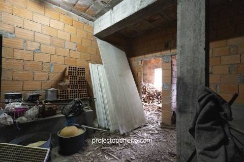 Armazém  Venda em Macieira de Cambra,Vale de Cambra