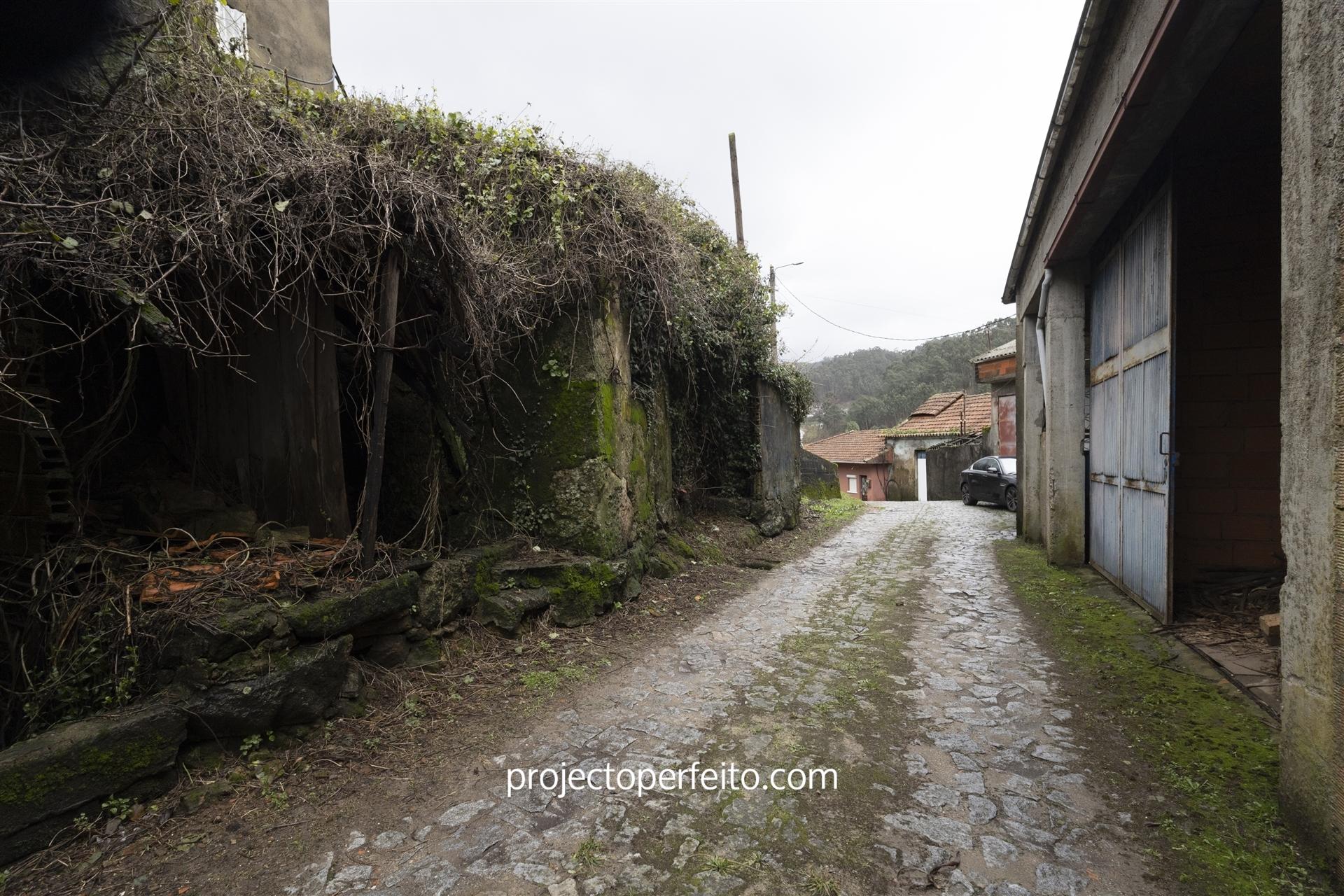 Armazém  Venda em Macieira de Cambra,Vale de Cambra