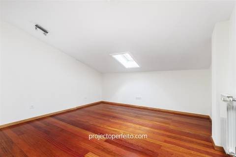 Apartamento T3 DUPLEX Arrendamento em São Félix da Marinha,Vila Nova de Gaia