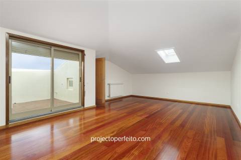 Apartamento T3 DUPLEX Arrendamento em São Félix da Marinha,Vila Nova de Gaia