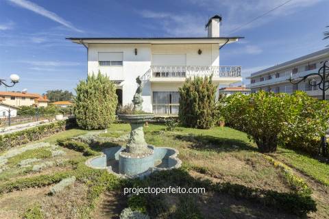 Moradia Isolada T4 Venda em Nogueira da Regedoura,Santa Maria da Feira