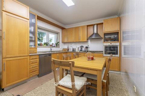 Moradia em Banda T3+1 Venda em São Félix da Marinha,Vila Nova de Gaia