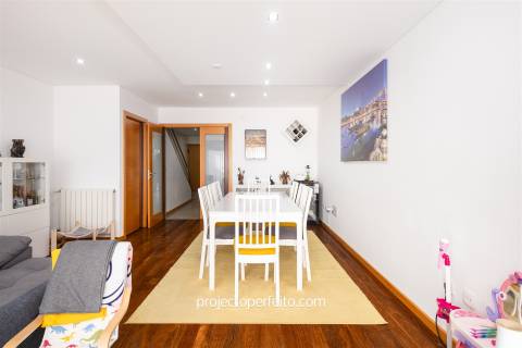 Moradia de tipologia T4+1 para venda em Perosinho, Vila Nova de Gaia