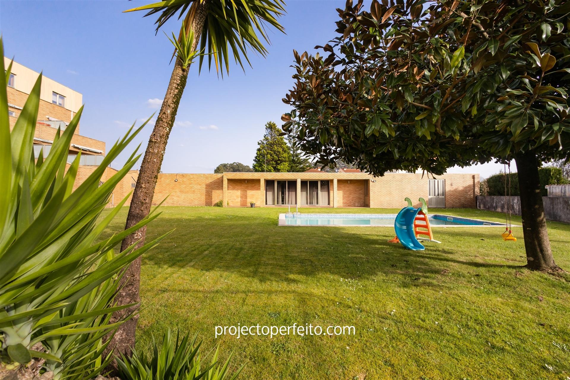 Moradia de tipologia T4+1 para venda em Perosinho, Vila Nova de Gaia