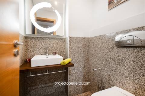 Moradia de tipologia T4+1 para venda em Perosinho, Vila Nova de Gaia