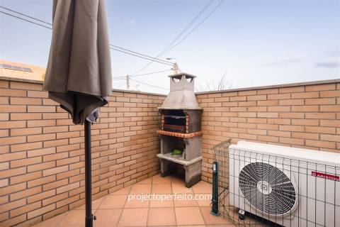 Moradia de tipologia T4+1 para venda em Perosinho, Vila Nova de Gaia
