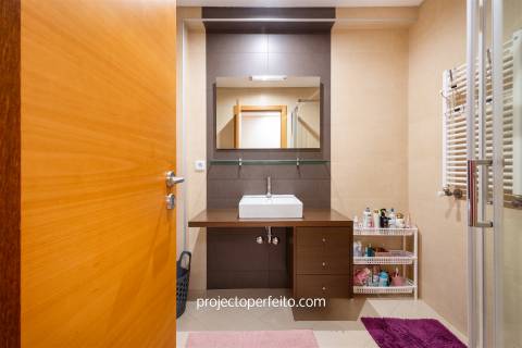 Moradia de tipologia T4+1 para venda em Perosinho, Vila Nova de Gaia