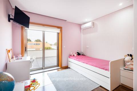 Moradia de tipologia T4+1 para venda em Perosinho, Vila Nova de Gaia