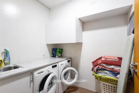 Moradia de tipologia T4+1 para venda em Perosinho, Vila Nova de Gaia