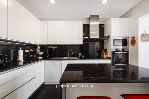 Moradia Geminada T4 Venda em São Félix da Marinha,Vila Nova de Gaia