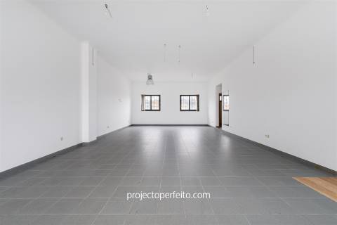 Loja  Venda em Nogueira do Cravo e Pindelo,Oliveira de Azeméis