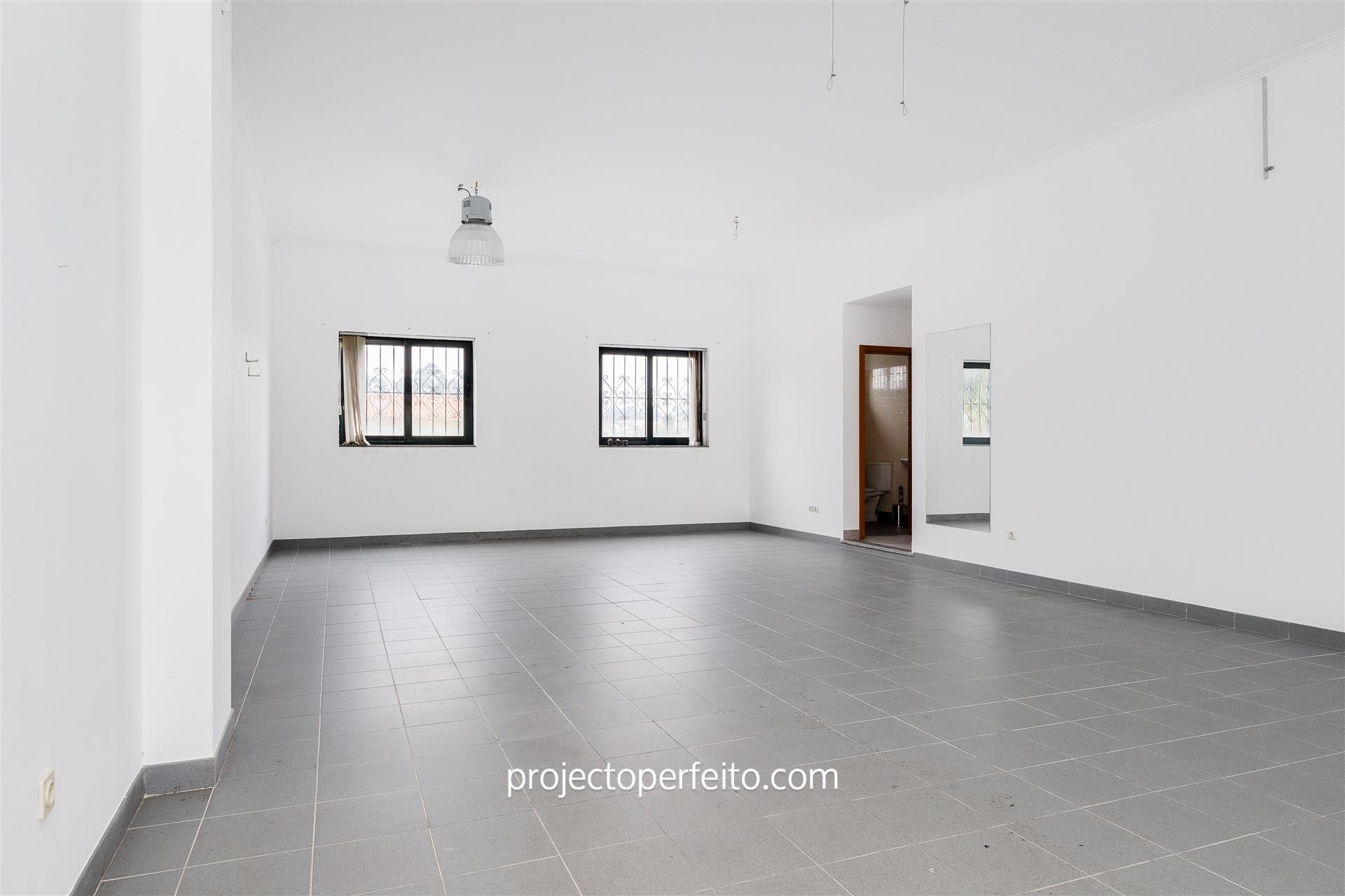 Loja  Venda em Nogueira do Cravo e Pindelo,Oliveira de Azeméis