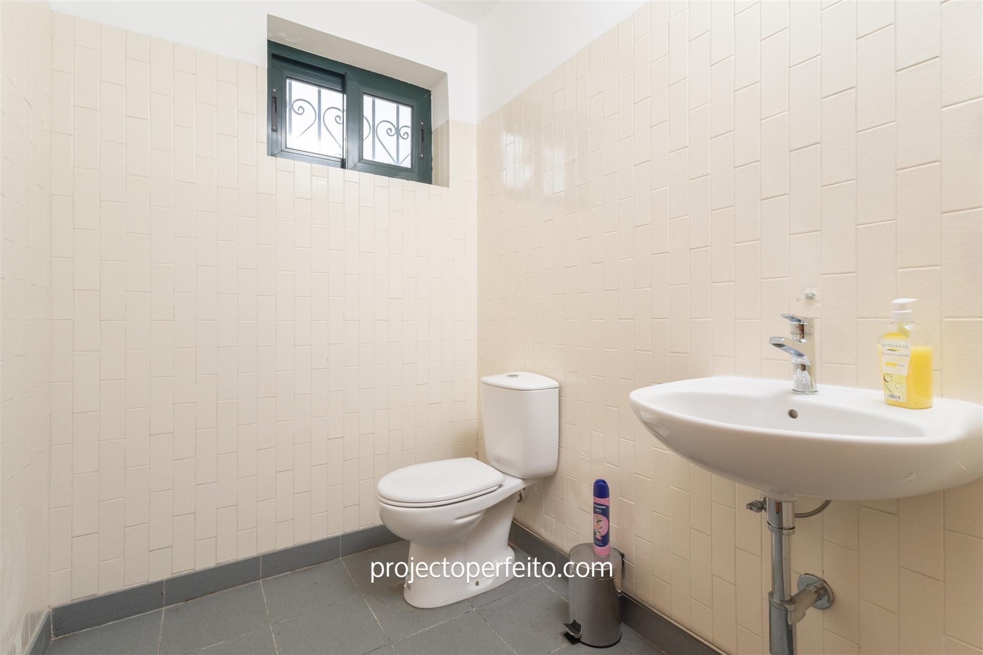 Loja  Venda em Nogueira do Cravo e Pindelo,Oliveira de Azeméis