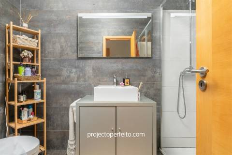 Apartamento T3, sito no último andar com 140m2