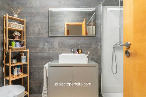 Apartamento T3, sito no último andar com 140m2