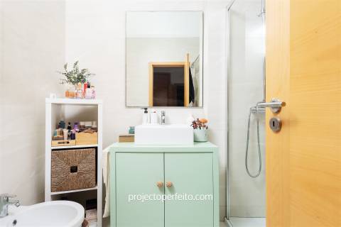 Apartamento T3, sito no último andar com 140m2