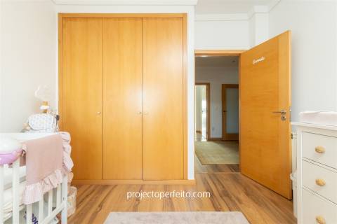 Apartamento T3, sito no último andar com 140m2