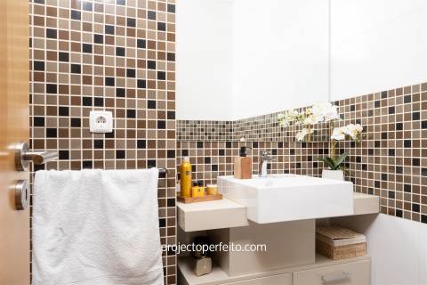 Apartamento T3, sito no último andar com 140m2