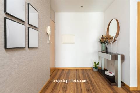 Apartamento T3, sito no último andar com 140m2