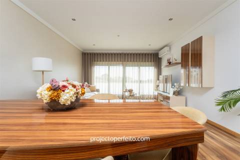 Apartamento T3, sito no último andar com 140m2