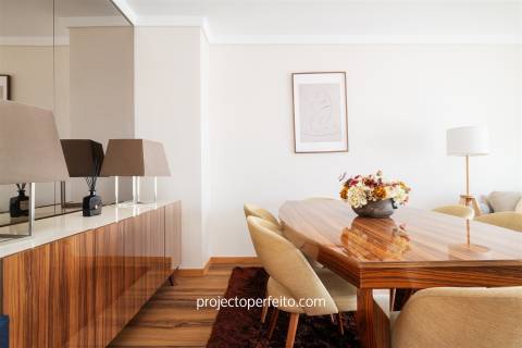 Apartamento T3, sito no último andar com 140m2