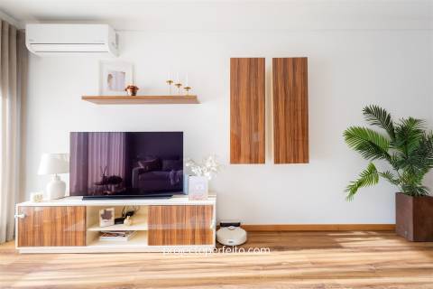 Apartamento T3, sito no último andar com 140m2