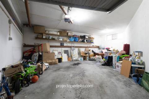 Apartamento T3, sito no último andar com 140m2