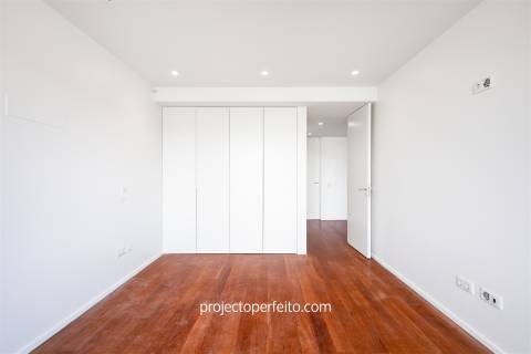 Moradia Geminada T4+1 Venda em Arcozelo,Vila Nova de Gaia