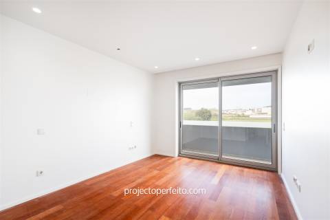 Moradia Geminada T4+1 Venda em Arcozelo,Vila Nova de Gaia