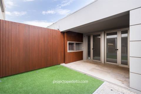 Moradia Geminada T4+1 Venda em Arcozelo,Vila Nova de Gaia