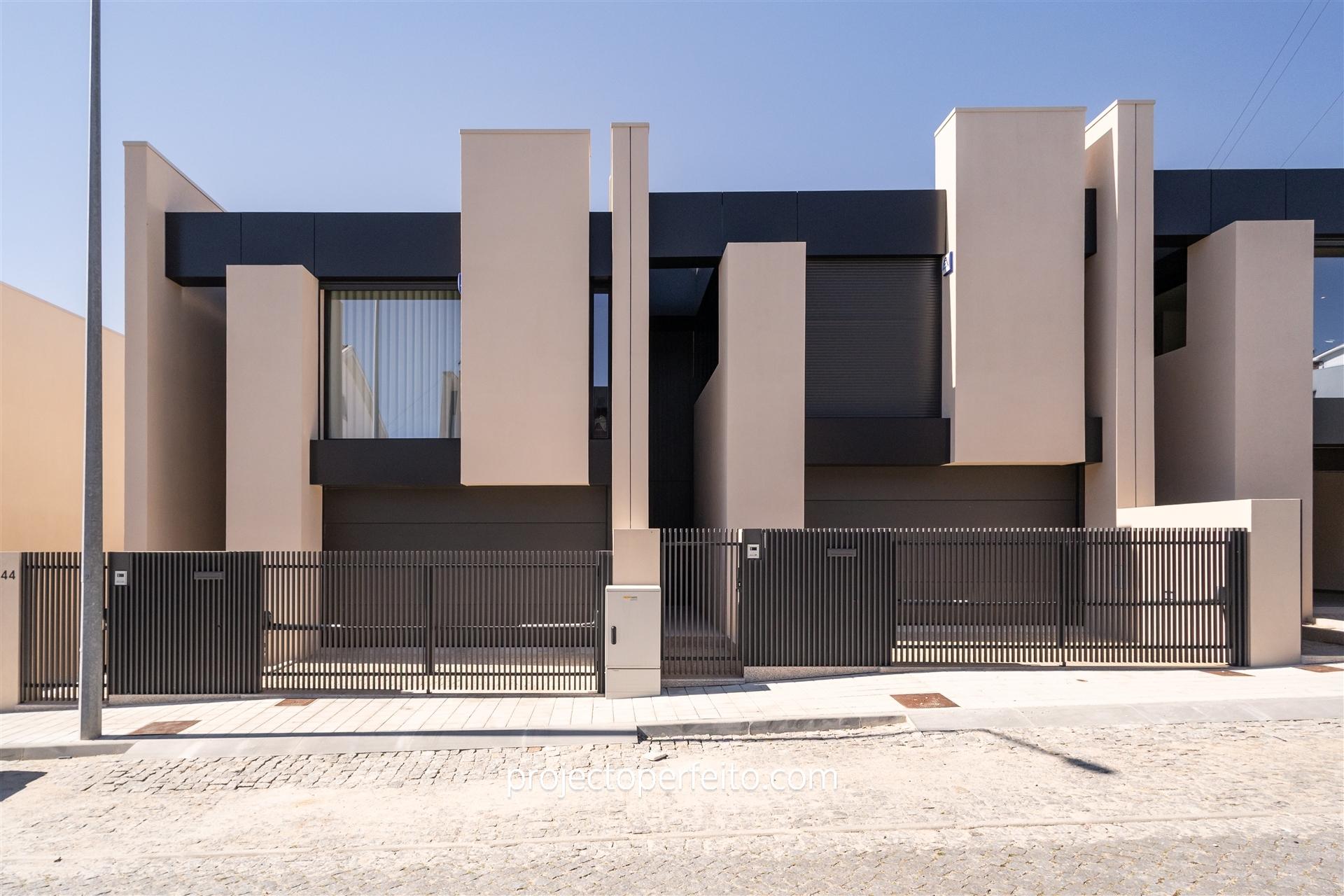 Moradia em Banda T3+1 Venda em Fânzeres e São Pedro da Cova,Gondomar