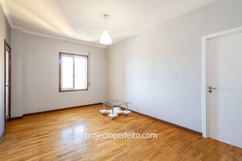 Apartamento T3 Venda em Vilar de Andorinho,Vila Nova de Gaia