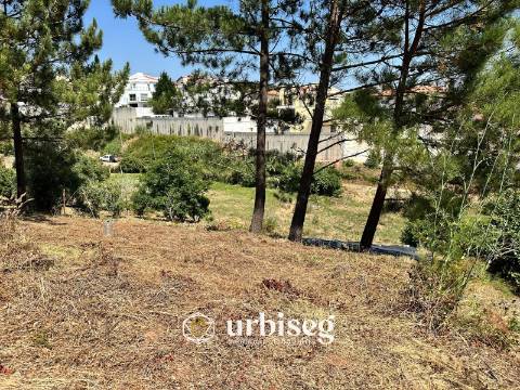 Terreno com excelentes Vistas de Mar e Cidade