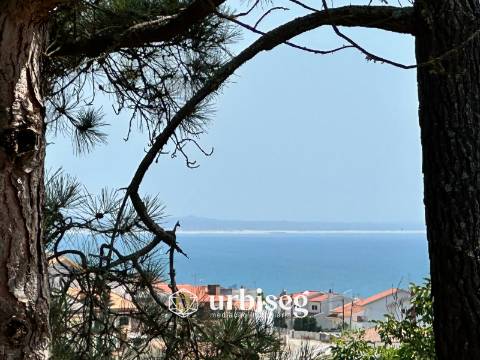 Terreno com excelentes Vistas de Mar e Cidade