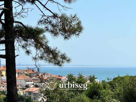Terreno com excelentes Vistas de Mar e Cidade