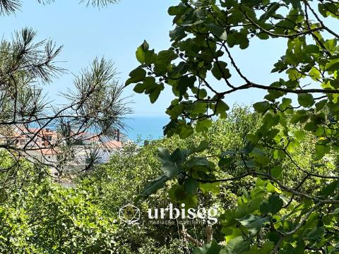 Terreno com excelentes Vistas de Mar e Cidade