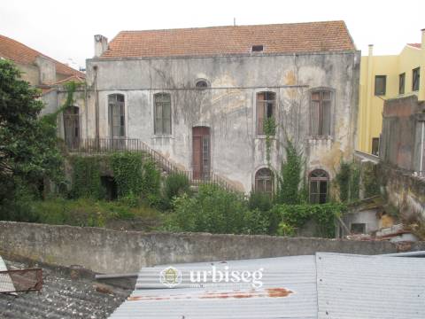 Moradia/Prédio para Reconstrução na Figueira da Foz | 599m² | Zona ARU