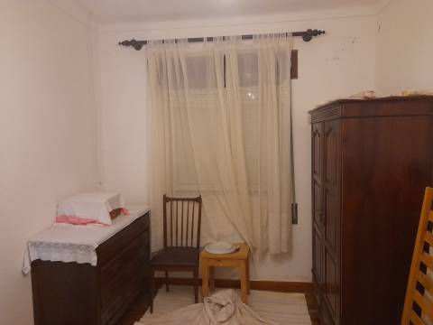 Abrunheira- Moradia T6