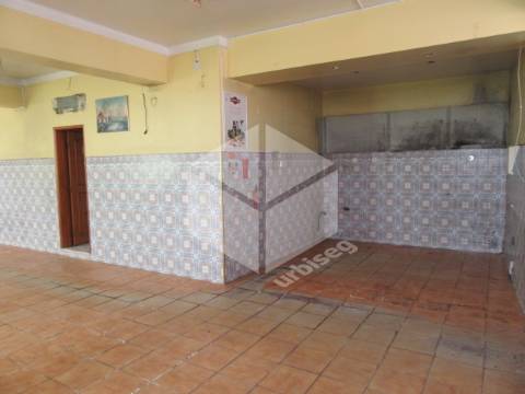 A 10 minutos a pá da Praia da Cova Gala