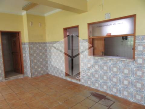 A 10 minutos a pá da Praia da Cova Gala