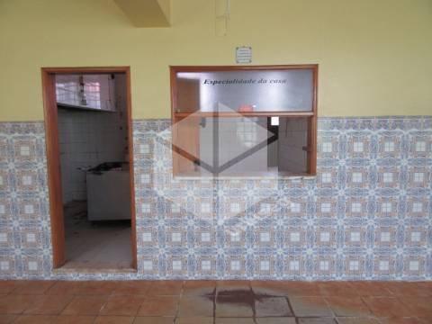 A 10 minutos a pá da Praia da Cova Gala