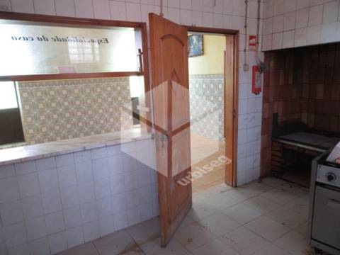 A 10 minutos a pá da Praia da Cova Gala