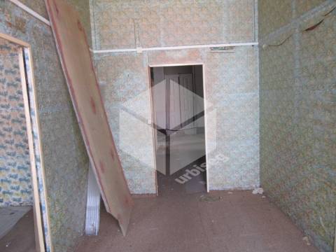 A 10 minutos a pá da Praia da Cova Gala