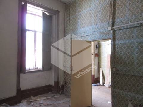 A 10 minutos a pá da Praia da Cova Gala