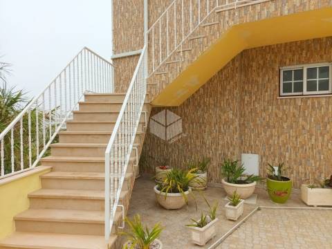 PRAIA DE BUARCOS_ Moradia T2 com Garagem