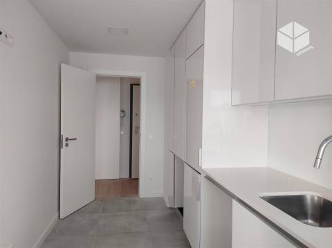 Avenida Marginal Buarcos – Apartamento Novo + Aparcamento