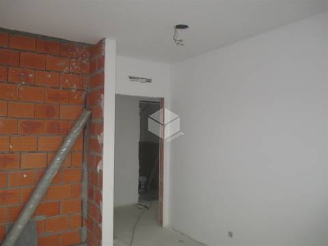 GALA/S.Pedro _ Apartamento novo com aparcamento na cave