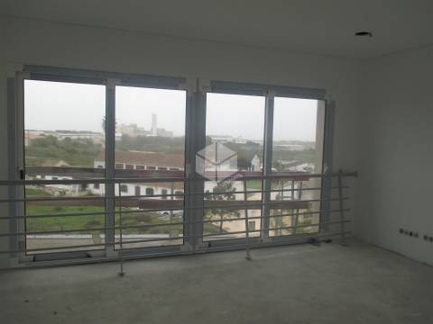 GALA/S.Pedro _ Apartamento novo com aparcamento na cave